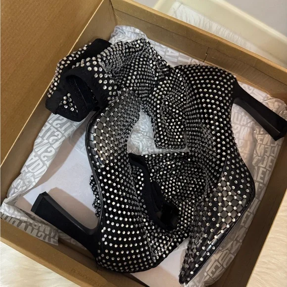 Elegant Black and Silver Women's Heels - Picture 1 of 5